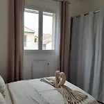 빌라 Avec A Pied Et Grande Piscine *
