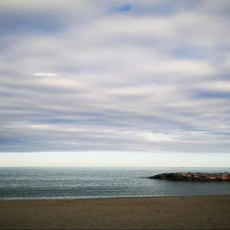 Avec A Pied Et Grande Piscine *