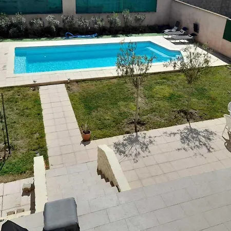 Villa Avec A Pied Et Grande Piscine Sainte-Marie