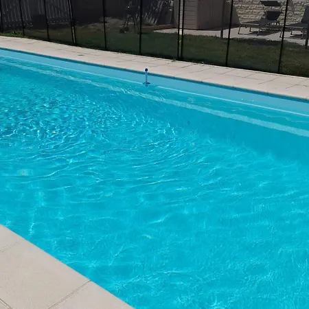 Villa Avec A Pied Et Grande Piscine