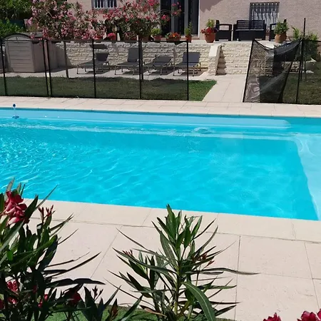 Avec A Pied Et Grande Piscine Sainte-Marie