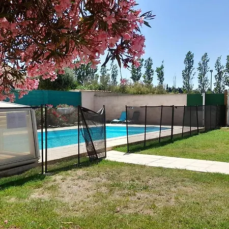 Villa Avec A Pied Et Grande Piscine *
