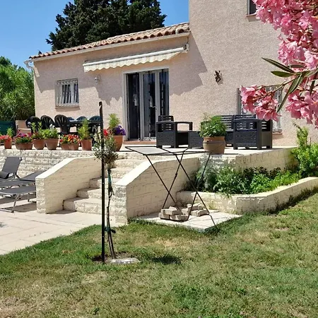 Вилла Avec A Pied Et Grande Piscine