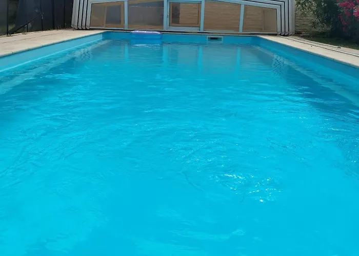 Avec A Pied Et Grande Piscine Сент-Мари-ла-Мер